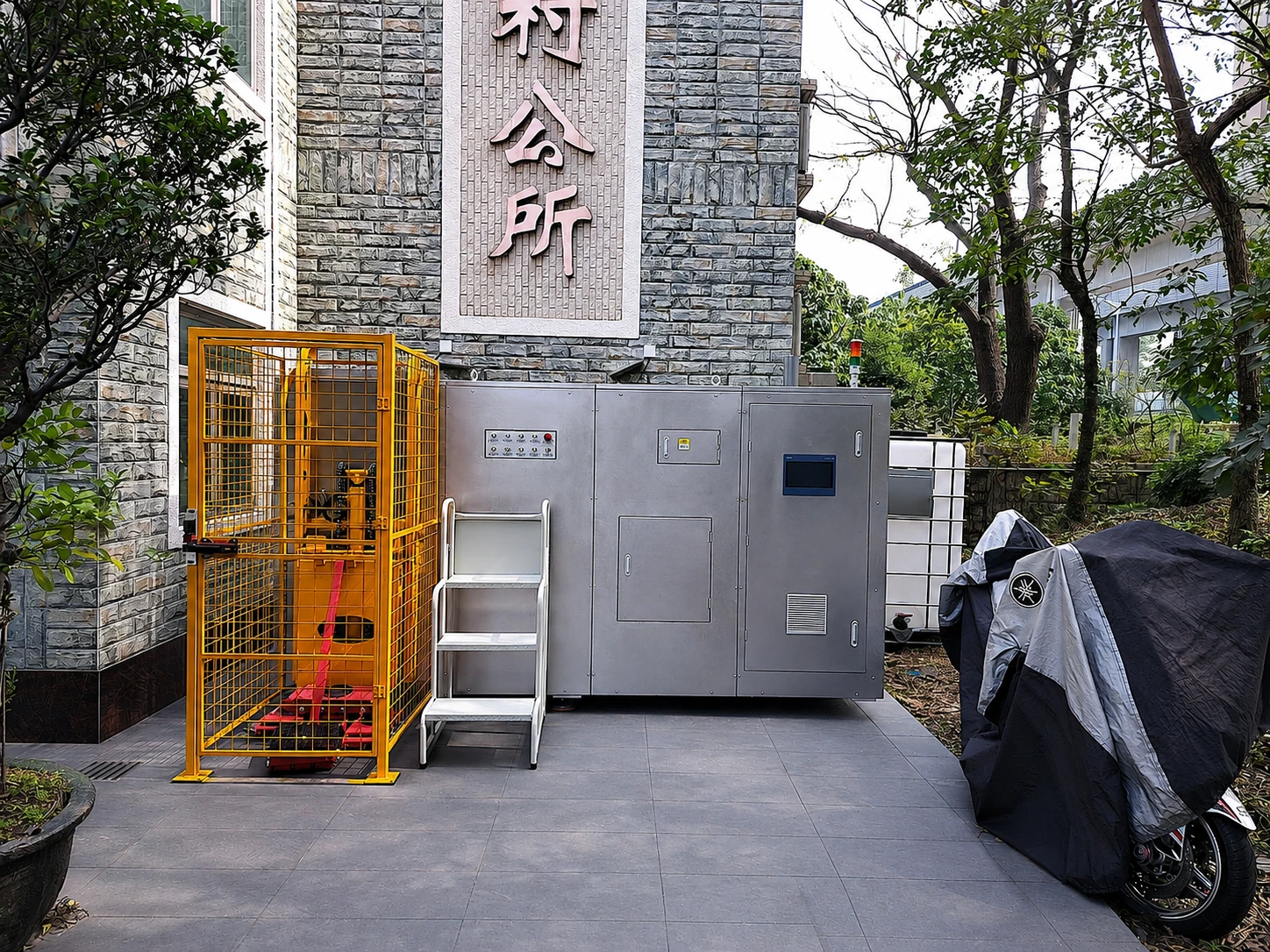 Anlage zur Lebensmittelabfallbehandlung und Behälterhebesystem in Hongkong