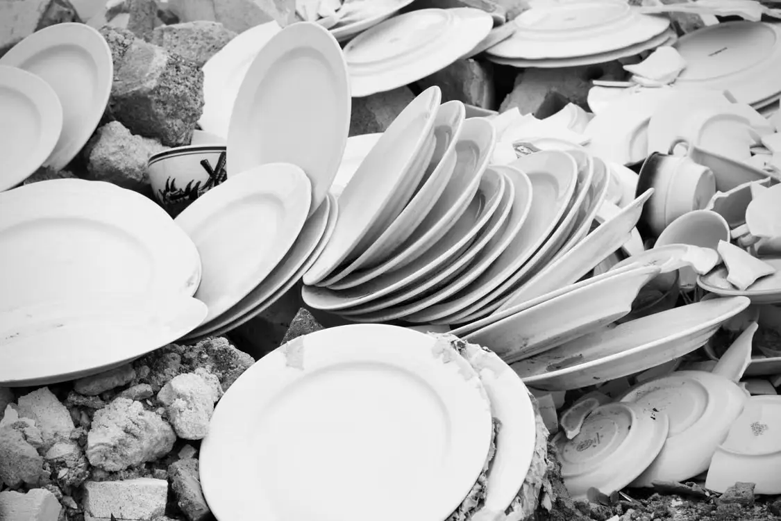 Discarded ceramic plates and broken tableware that must be kept out of food waste treatment equipment